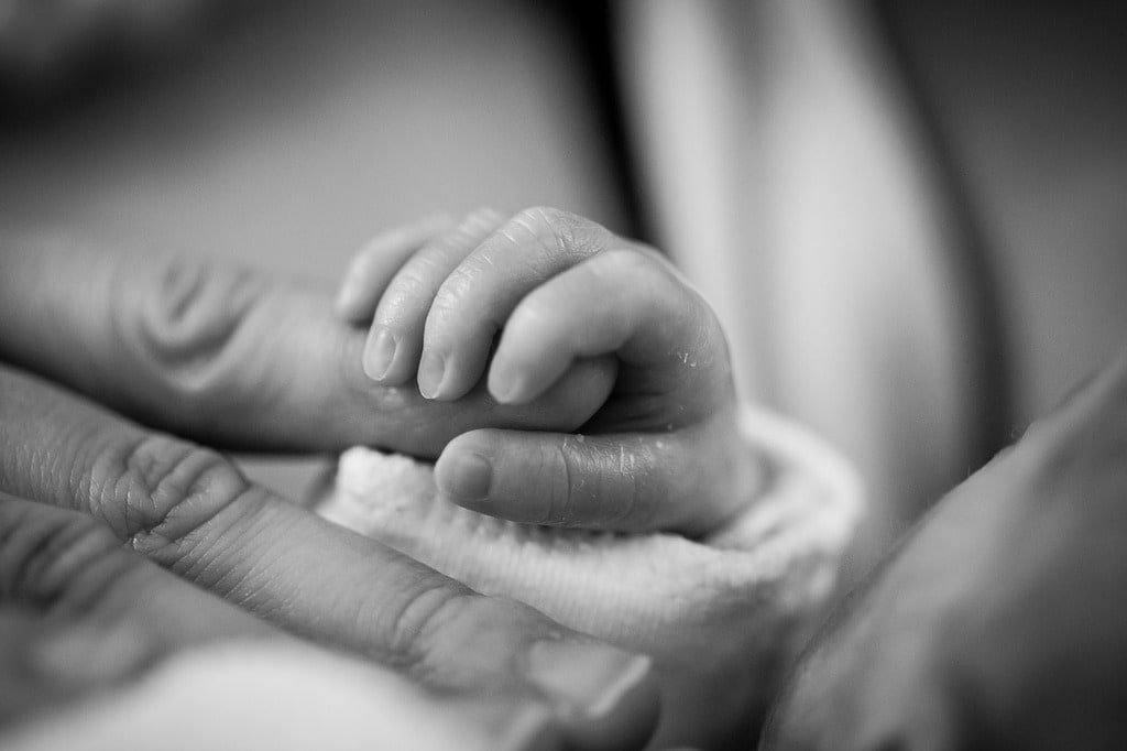Offrir un cadeau de naissance qui allie tendresse et utilité